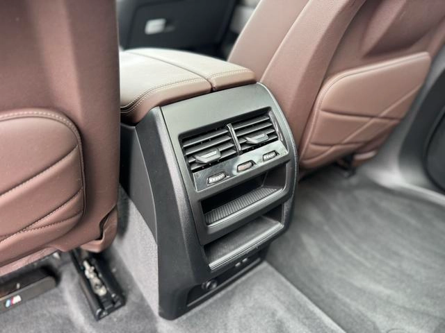 BMW X5 2023 xDrive30Li M Ensemble de sport intérieur photo 17
