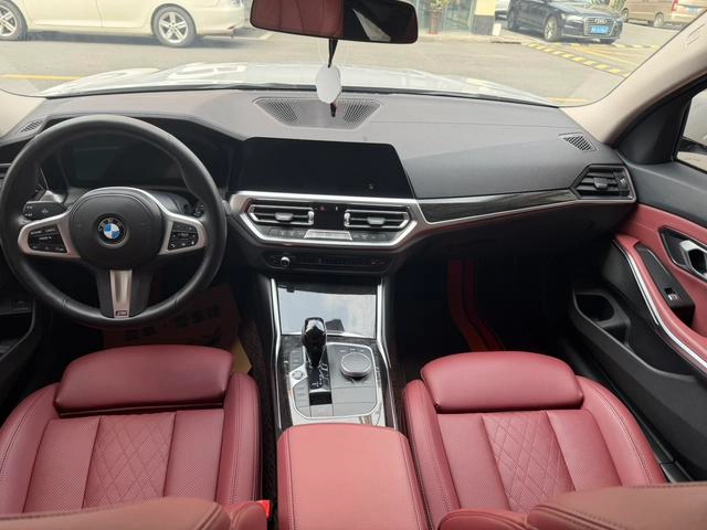 BMW 3 Series 2022 325Li M Спортивный костюм интерьер фото 9