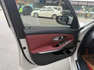 BMW 3 Series 2022 325Li M Спортивный костюм интерьер фото 11