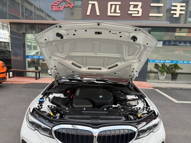 BMW 3 Series 2022 325Li M Спортивный костюм интерьер фото 14