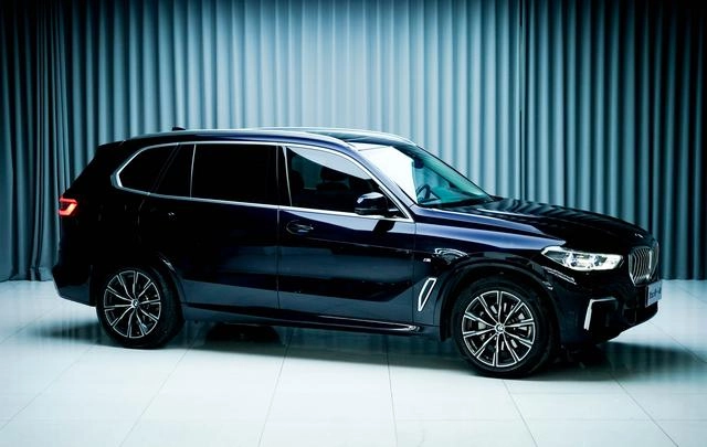 BMW X5 2022 xDrive 30Li Premium Class M Sports suit interior photo 8
