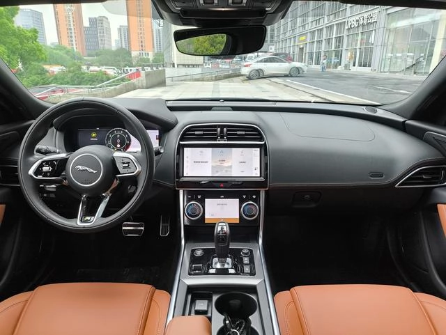 Jaguar XEL 2023 2.0T 250PS R-DYNAMIC S Enterprising Sports Edition interior photo 15 Jaguar XEL 2023 2.0T 250PS R-DYNAMIC S Enterprising Sports Edition interior photo 15