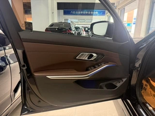 BMW 3 Series 2022 325Li M Sports suit interior photo 11