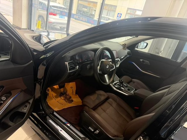 BMW 3 Series 2022 325Li M Sports suit interior photo 12