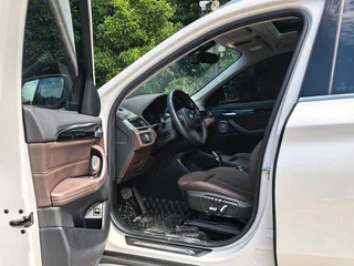 BMW X1 2021 Модификация sDrive20Li Модный тип интерьер фото 9
