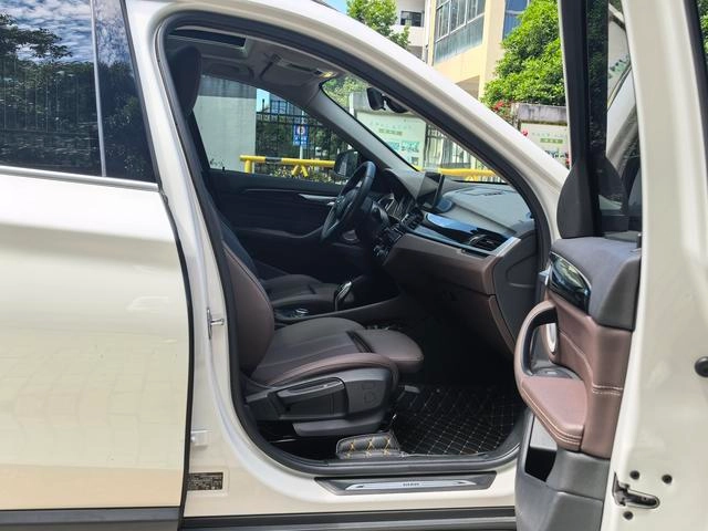 BMW X1 2021 Модификация sDrive20Li Модный тип интерьер фото 11