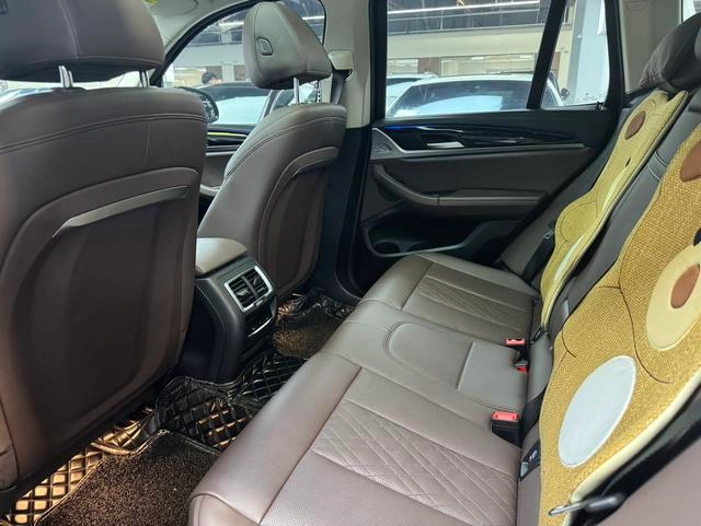 BMW X3 2022 xDrive25i M Conjunto deportivo interior foto 9