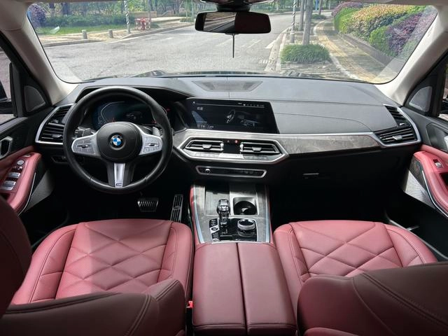 BMW X5 2022 xDrive 30Li Premium Class M Sports suit interior photo 12