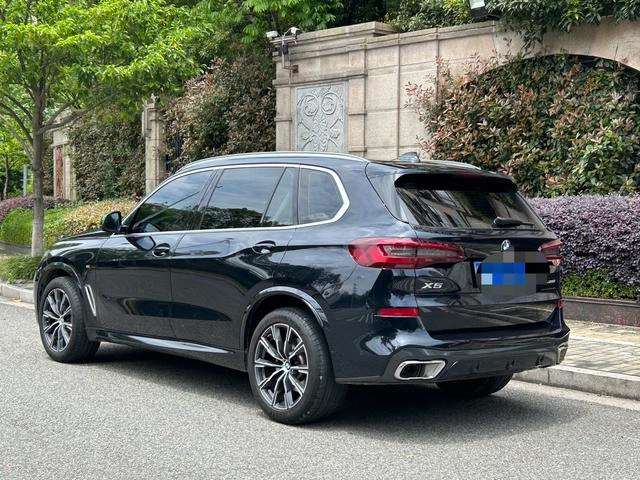 BMW X5 2022 xDrive 30Li Premium Class M Sports suit interior photo 19