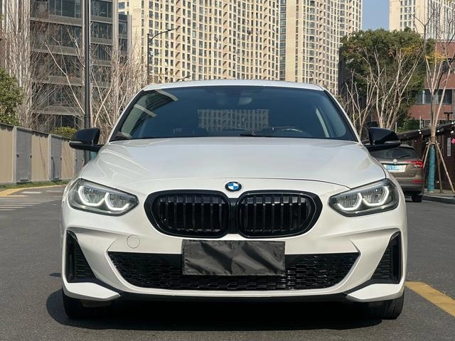BMW 1 Series 2023 120i M Édition de nuit sportive Yao extérieur photo 2