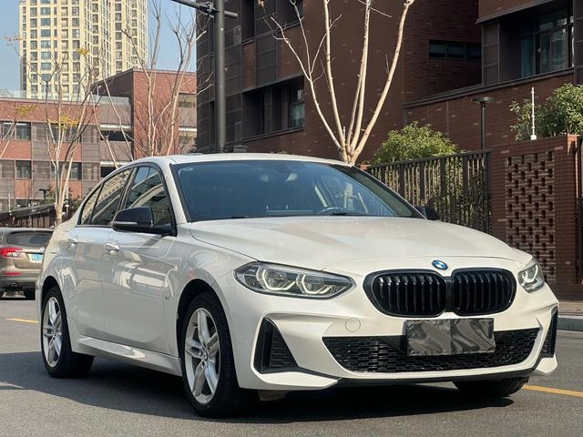 BMW 1 Series 2023 120i M Édition de nuit sportive Yao extérieur photo 3