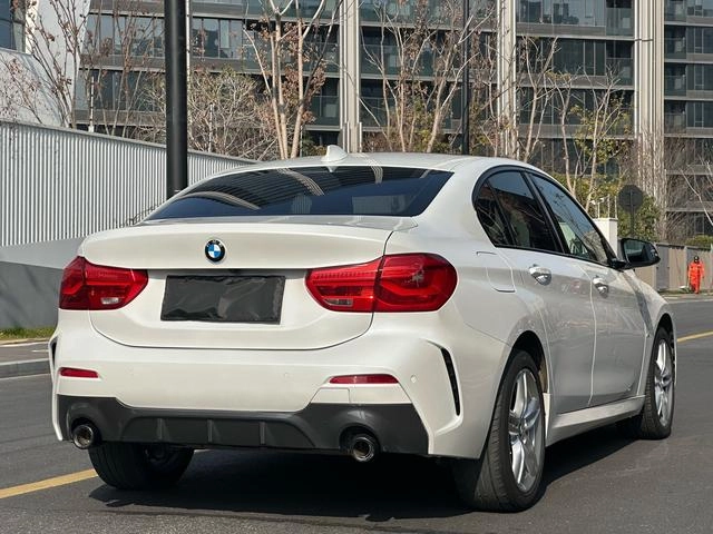 BMW 1 Series 2023 120i M Édition de nuit sportive Yao extérieur photo 5