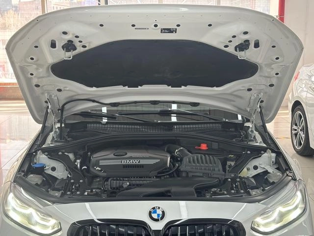 BMW 1 Series 2023 120i M Édition de nuit sportive Yao intérieur photo 17