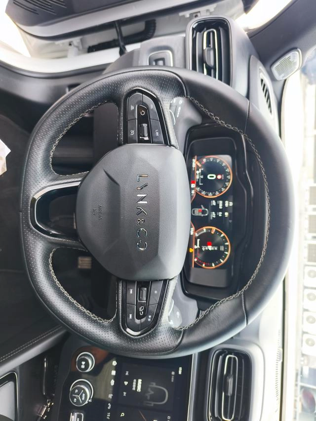 LYNK & CO 03 2021 1.5TD DCT La force Version championnat intérieur photo 15