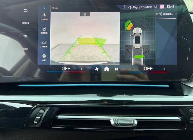 BMW X1 2023 sDrive20Li X Design Suit interior photo 17