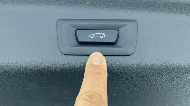 BMW X1 2023 sDrive20Li X Design Suit interior photo 18