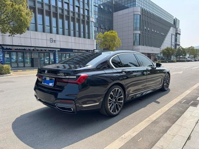 BMW 7 Series 2021 740Li Premium Class M Sports suit exterior photo 6