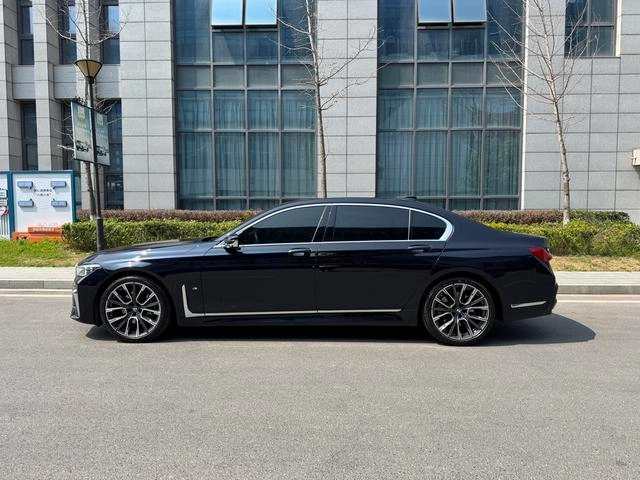 BMW 7 Series 2021 740Li Premium Class M Sports suit exterior photo 7