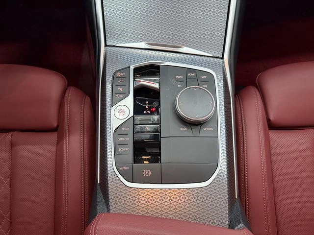 BMW 3 Series 2025 330Li M Traje nocturno deportivo Yao interior foto 15 BMW 3 Series 2025 330Li M Traje nocturno deportivo Yao interior foto 15