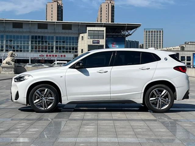 BMW X2 2023 sDrive25i M Édition de nuit sportive Yao extérieur photo 3