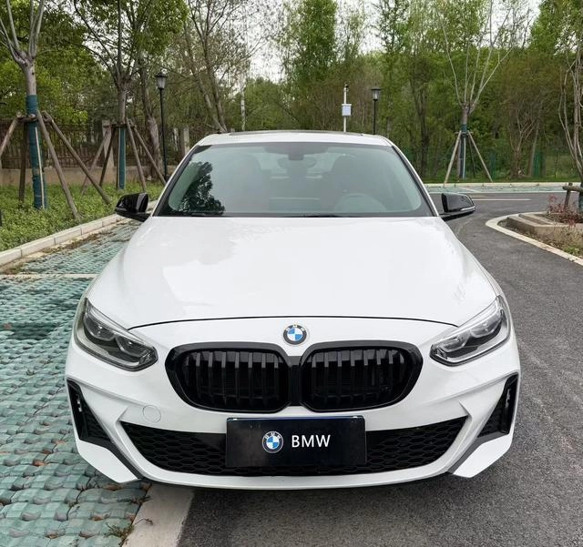 BMW 1 Series 2023 125i M Sports Obsidian Night Edition exterior photo 2