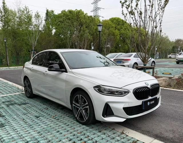 BMW 1 Series 2023 125i M Sports Obsidian Night Edition exterior photo 3