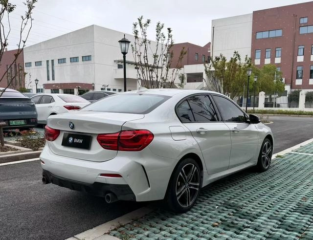 BMW 1 Series 2023 125i M Sports Obsidian Night Edition interior photo 8