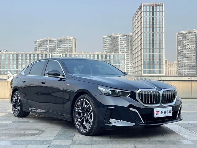 BMW 5 Series 2025 Restyling 530Li Premium Class M Sports suit exterior photo 3