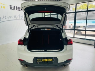 BMW X2 2021 Mise à jour sDrive25i M Ensemble de sport intérieur photo 14