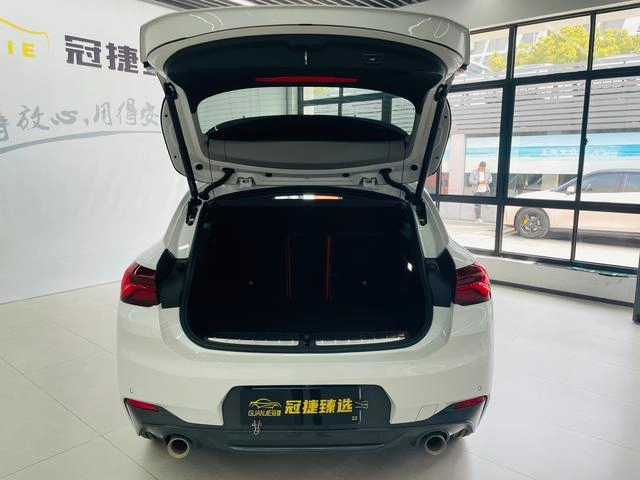 BMW X2 2021 Mise à jour sDrive25i M Ensemble de sport intérieur photo 14