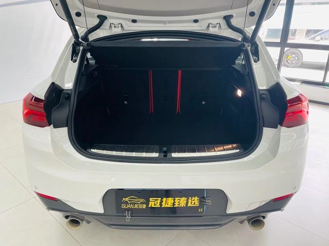 BMW X2 2021 Mise à jour sDrive25i M Ensemble de sport intérieur photo 15