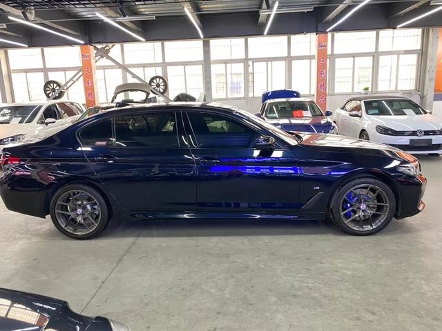 BMW 5 Series 2022 Restyling 525Li M Sports suit exterior photo 4