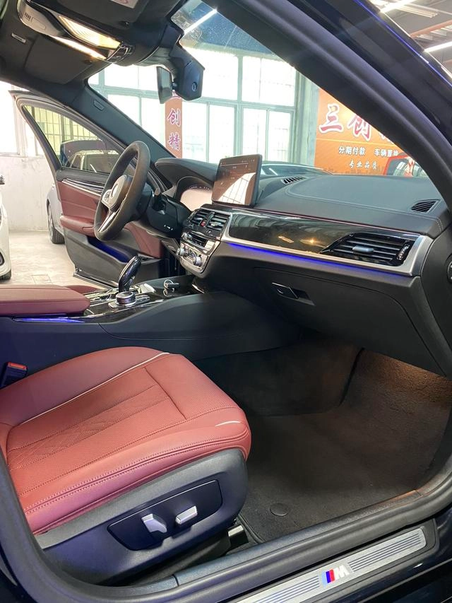 BMW 5 Series 2022 Restyling 525Li M Sports suit interior photo 11