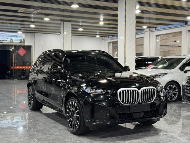 BMW X5 2023 xDrive40Li M Спортивный ночной костюм экстерьер фото 3