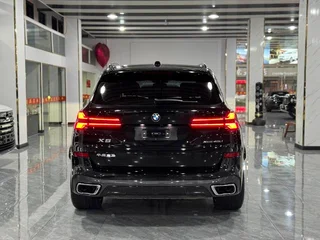 BMW X5 2023 xDrive40Li M Спортивный ночной костюм интерьер фото 16
