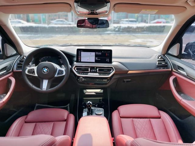 BMW X3 2022 xDrive30i Leading Type M Obsidian Night Suit interior photo 9