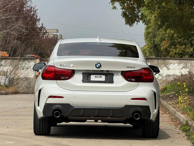 BMW 1 Series 2023 125i M Sports Obsidian Night Edition exterior photo 5