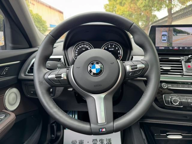 BMW 1 Series 2023 125i M Sports Obsidian Night Edition interior photo 12