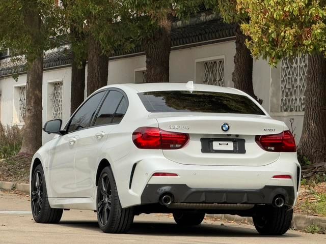 BMW 1 Series 2023 125i M Sports Obsidian Night Edition interior photo 19