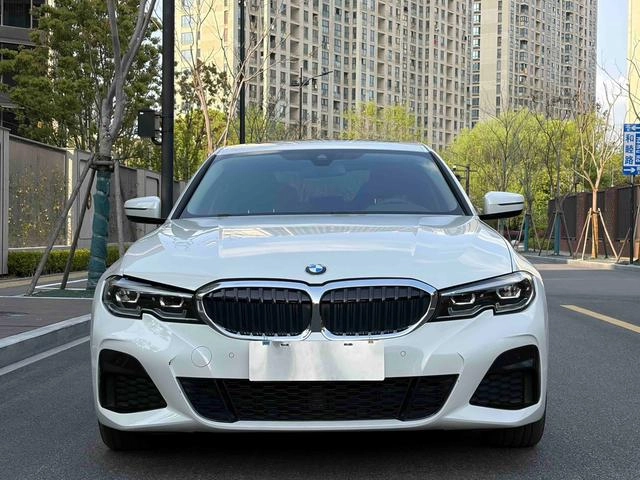 BMW 3 Series 2022 325Li M Conjunto deportivo exterior foto 2 BMW 3 Series 2022 325Li M Conjunto deportivo exterior foto 2