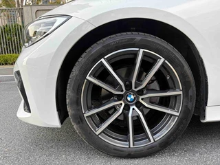 BMW 3 Series 2022 325Li M Conjunto deportivo exterior foto 4 BMW 3 Series 2022 325Li M Conjunto deportivo exterior foto 4