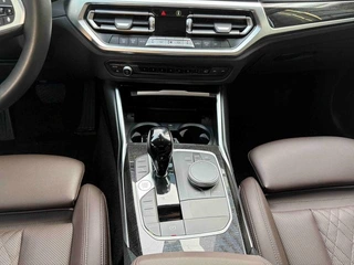 BMW 3 Series 2022 325Li M Conjunto deportivo interior foto 11 BMW 3 Series 2022 325Li M Conjunto deportivo interior foto 11