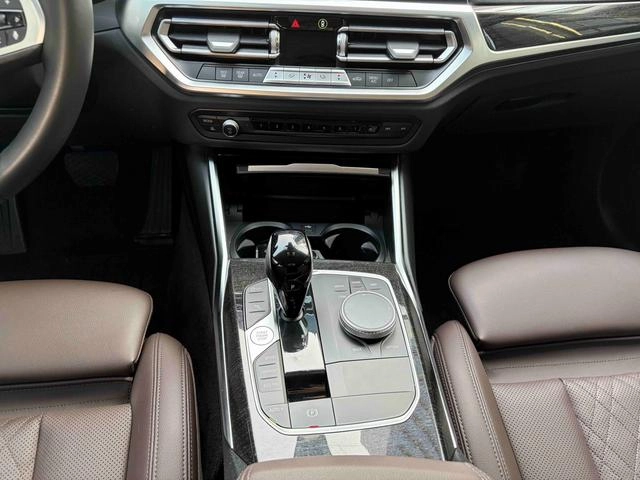 BMW 3 Series 2022 325Li M Conjunto deportivo interior foto 11 BMW 3 Series 2022 325Li M Conjunto deportivo interior foto 11