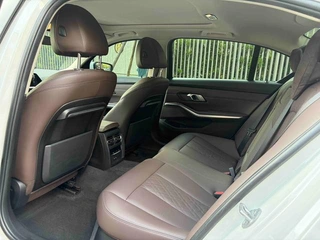BMW 3 Series 2022 325Li M Conjunto deportivo interior foto 16 BMW 3 Series 2022 325Li M Conjunto deportivo interior foto 16