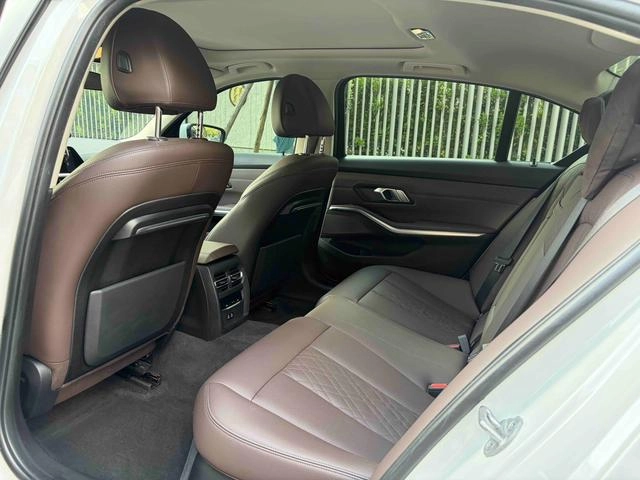 BMW 3 Series 2022 325Li M Conjunto deportivo interior foto 16 BMW 3 Series 2022 325Li M Conjunto deportivo interior foto 16