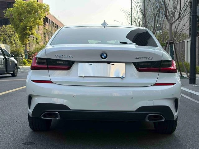 BMW 3 Series 2022 325Li M Conjunto deportivo interior foto 17 BMW 3 Series 2022 325Li M Conjunto deportivo interior foto 17