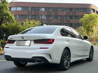 BMW 3 Series 2022 325Li M Conjunto deportivo interior foto 18 BMW 3 Series 2022 325Li M Conjunto deportivo interior foto 18