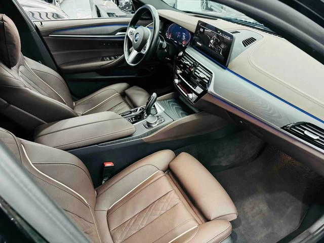 BMW 5 Series 2022 530Li Premium Class M Sports suit exterior photo 3