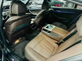 BMW 5 Series 2022 530Li Premium Class M Sports suit interior photo 8