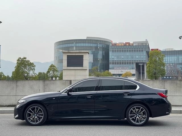 BMW 3 Series 2025 325Li M Sports suit exterior photo 4